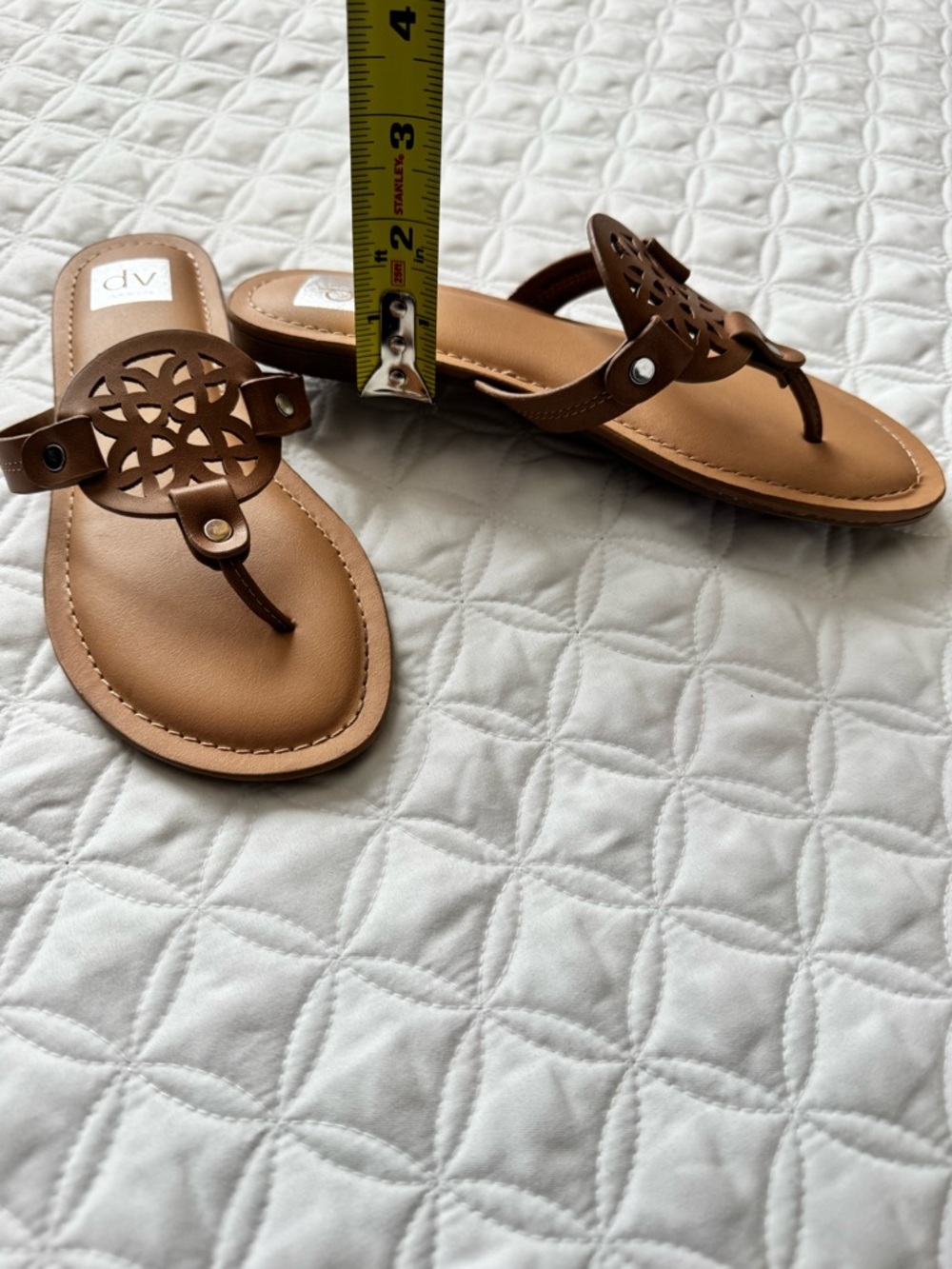 DV by Dolce Vita Candle Brown Cutout Medallion Toe-Post Sandals Size 3 - Picture 10 of 12